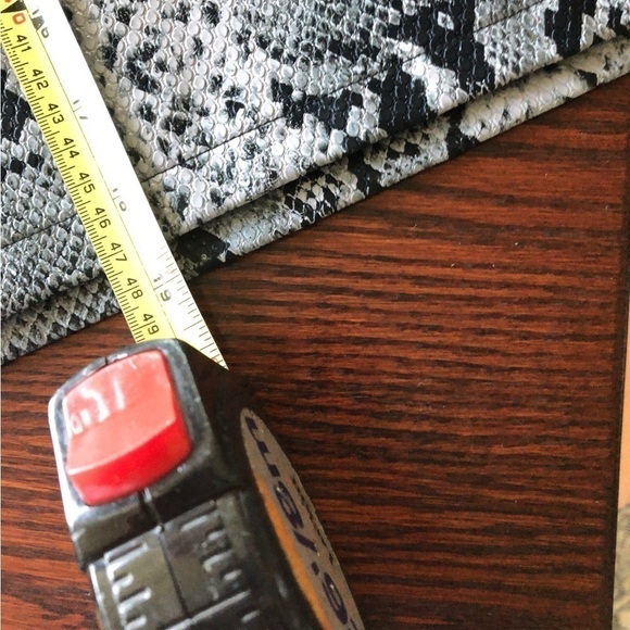 Gorgeous Snakeskin Print Faux leather skirt by Joe size 14 - Picture 7 of 7